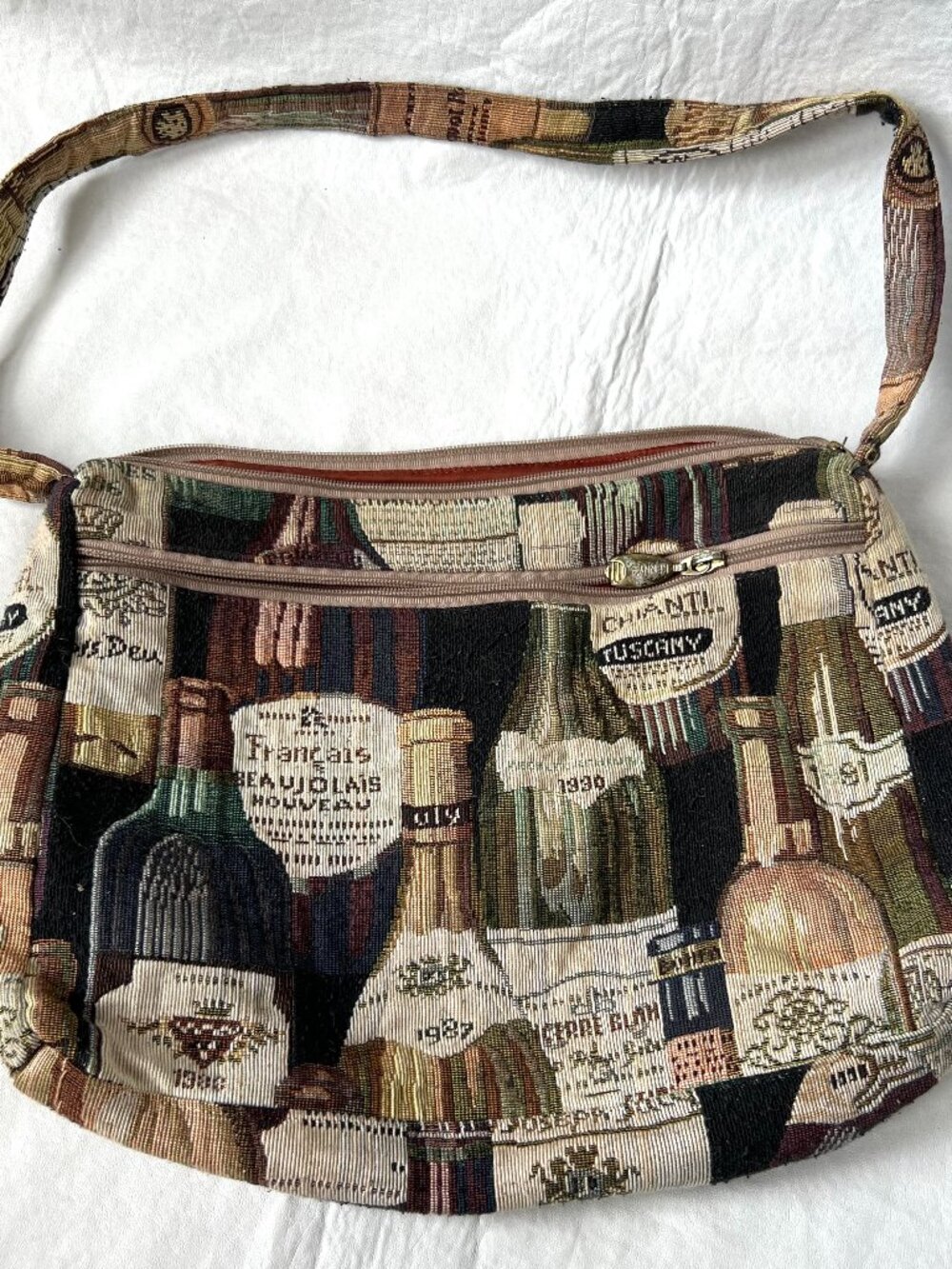 Vintage purse tapestry bag wine bottles zip up needlepoint cottage rectangular